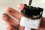 Оставлять зарядное устройство в розетке опасно!