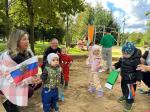 Сотрудники Местной администрации провели акцию, посвященную Дню флага России